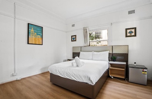 Hurstville House | Double Bed Room - Easy Commute to Hurstville Station - Shared Bathroom