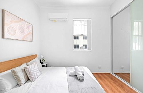 Kingsford House | Double Room in Kingsford - Next to the Station - Shared Bathroom