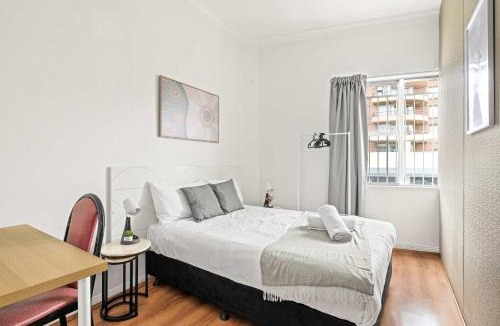 Kingsford House | Double Room in Kingsford - Next to the Station - Shared Bathroom