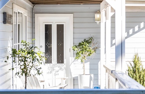 Bundanoon House | Dove Cottage – cosy storybook cottage in a private setting with a fireplace