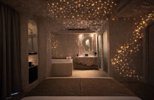Chakala Hotel | Dragonfly - The Art Hotel