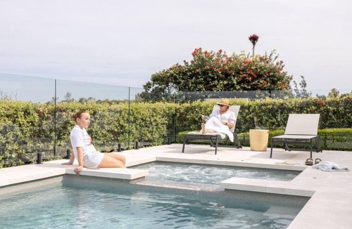Magenta Shores House | Drift - Heated Spa, Fireplace, Endless Views 4BDRM