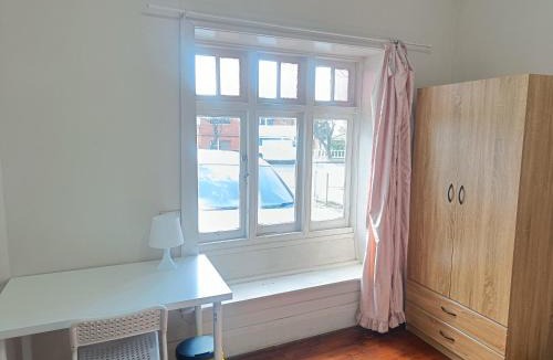 Earlwood House | Easy Triple Room in Earlwood - EW1