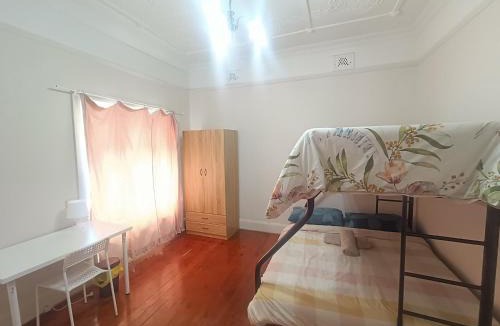 Earlwood House | Easy Triple Room in Earlwood - EW1