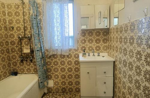 Earlwood House | Easy Triple Room in Earlwood - EW1