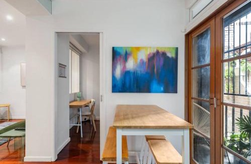 Edgecliff Apartment | Eclectic Rushcutters Gem - Foosteps to the Harbour