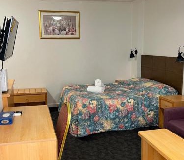 Edgecliff Hotel | Edgecliff Lodge Motel