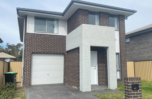 Edmondson Park House | Edmondson Park 4BrHouse/Parking/Ed Square