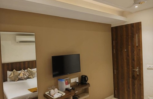 Midnapore Hotel | Eennra Kaansabbati