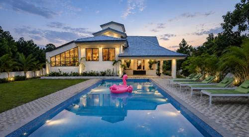 Kune Village Villa | EKOSTAY - Lux -Casa Bella