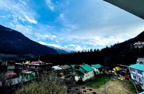 Old Manali Hostel | EL PROFESOR OLD MANALI