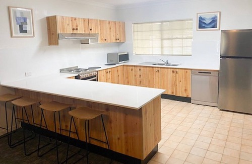 Warwick Farm Hotel | El Toro Motel