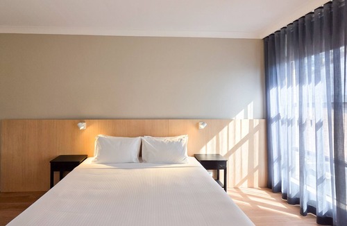 Warwick Farm Hotel | El Toro Motel