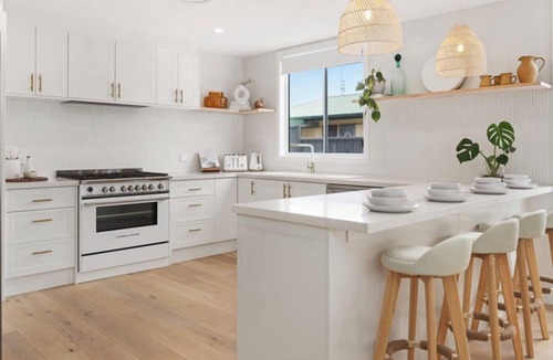 Tomakin House | Elegant Beachside Retreat with Luxurious Amenities