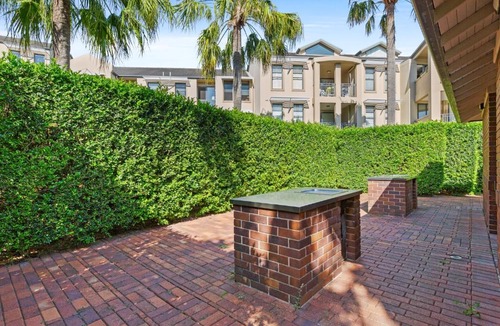 Balmain Apartment | Elegant Stay in Balmain with Pool Access