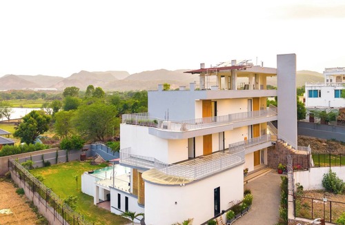 Bedla Apartment | ELIVAAS Miran with shared Pool & Garden