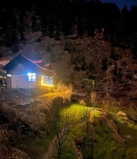 Kullu House | Ellie & the cats