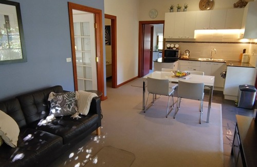 Carwoola Cottage | Elouera Garden Cottage