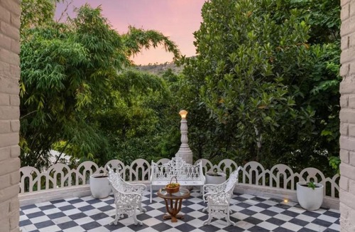 Bedla Villa | Emerald Hill Villa by Jodhani