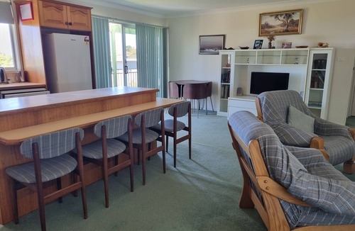 Seaforth Apartment | Enjoy Sydney's Northern Beaches. Unique district views, classic home, sleeps 5