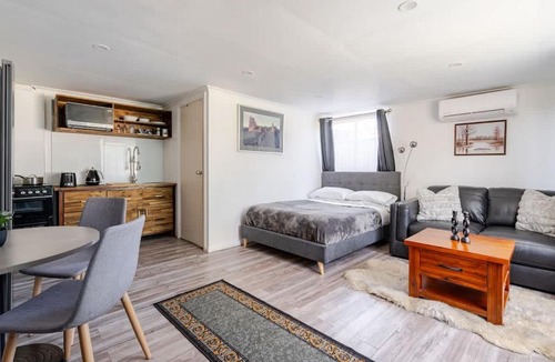 Plumpton Apartment | Enjoy your home away from home