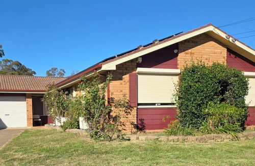 Kingswood House | Entire house, 4 BR, Secure backyard, free wifi,