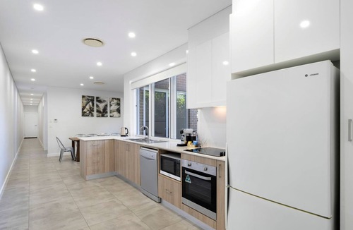 Ettalong Beach House | Escape on Ridge modern 3 bedroom townhouse