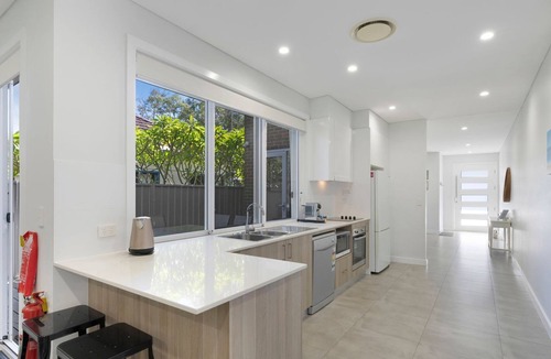 Ettalong Beach House | Escape on Ridge modern 3 bedroom townhouse