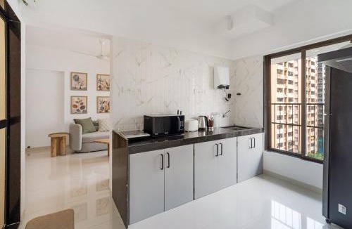 Pali Hill Apartment | Evara 1BHK in Khar by SquareOne Stays