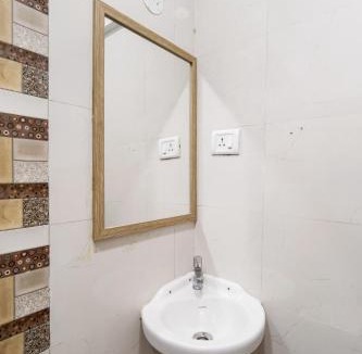 Pali Hill Apartment | Evara 1BHK in Khar by SquareOne Stays