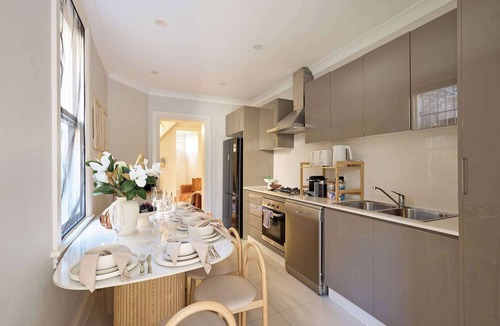 Redfern House | Eveleigh Heritage Escape | 4BR Urban Retreat