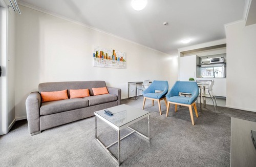 Greenway Apartment | Executive 1-Bed by Lake & Local Shops
