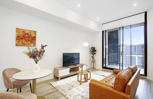Ryde Apartment | Experience serenity in this modern haven Train/Ferry to City~Shops~Parking
