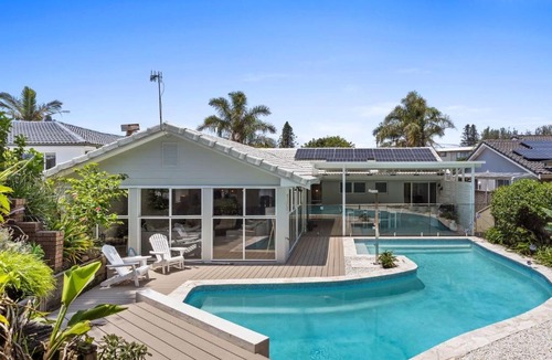 Forresters Beach House | Exquisite Beachside Luxury Resort Style Pool