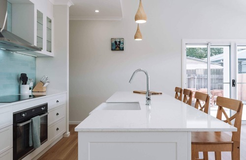 Narrabundah House | Exquisitely Spacious 3-Bed Home