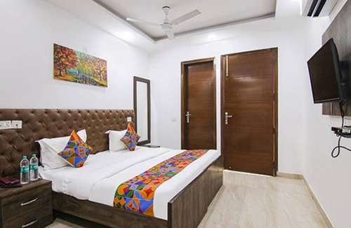 Chhatarpur Hotel | FabExpress The Premium Villa