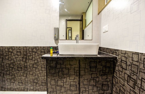 Chhatarpur Hotel | FabExpress The Premium Villa
