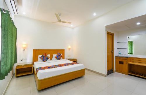 Banjara Hills Hotel | FabHotel A&M - Nr LV Prasad Institute, Banjara Hills