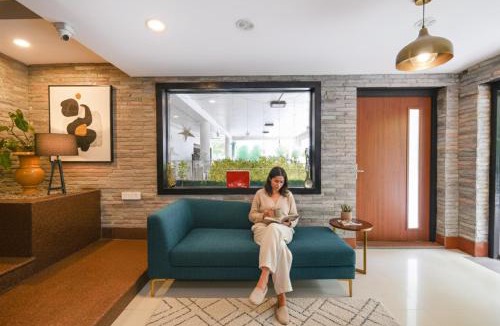 Banjara Hills Hotel | FabHotel A&M - Nr LV Prasad Institute, Banjara Hills