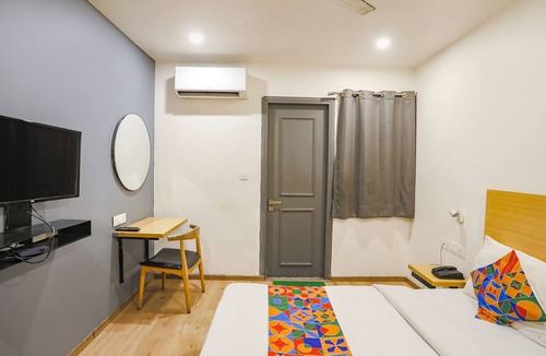 Pitampura Hotel | FabHotel A One Pitampura Inn