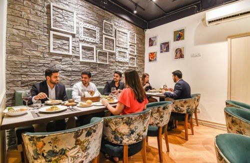 Sector 1 Hotel | FabHotel Aayash - Nr City Center Metro Station