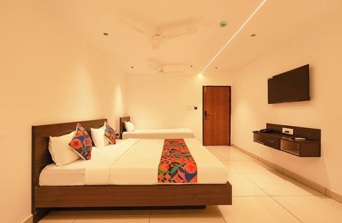 Hanmakonda Hotel | Fabhotel Aishwarya Inn