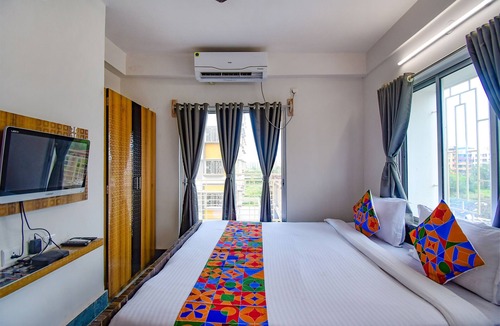 New Town Hotel | FabHotel Amar Raj Villa