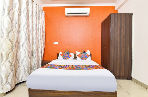 Jagatpura Hotel | FabHotel Aqueens Plaza - Near Jawahar Circle, Patrika Gate