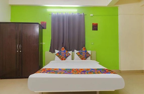 Kukatpalli Hotel | FabHotel Broholic