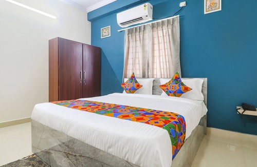 Kukatpalli Hotel | FabHotel Broholic Suites I