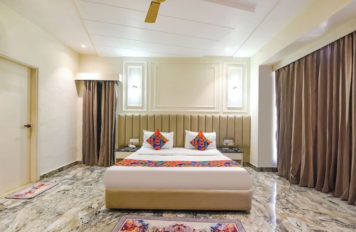 Pitampura Hotel | FabHotel Dev Palace I - Pitampura