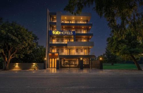 Udyog Vihar Hotel | FabHotel Durga Luxury Studio
