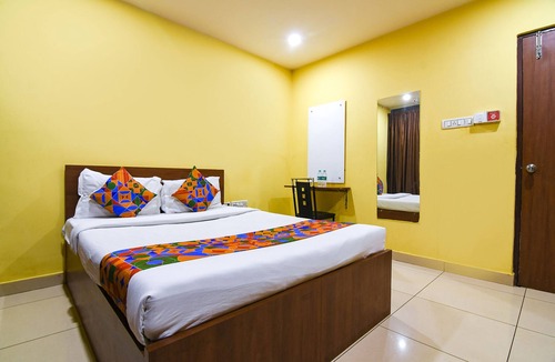 Dumdum Hotel | Fabhotel Gokul Residency