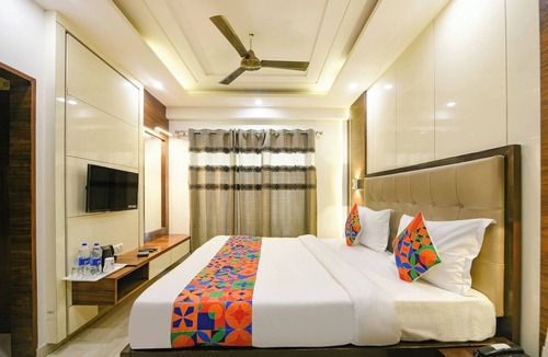Lajpat Nagar Hotel | Fabhotel Just Inn